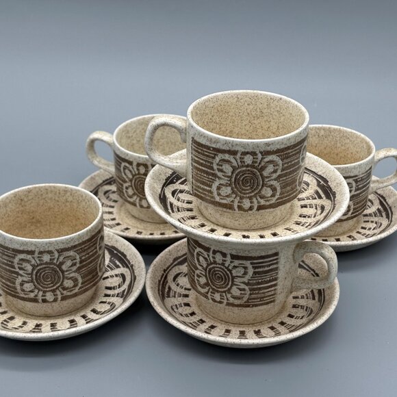 Vintage Biltons Staffordshire Ironstone Daisy Trio Cup Saucer Plate Set Of 4 - Picture 8 of 10